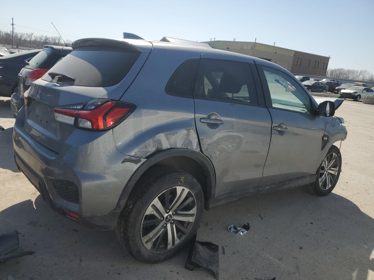 2021 Mitsubishi Outlander - Image 3
