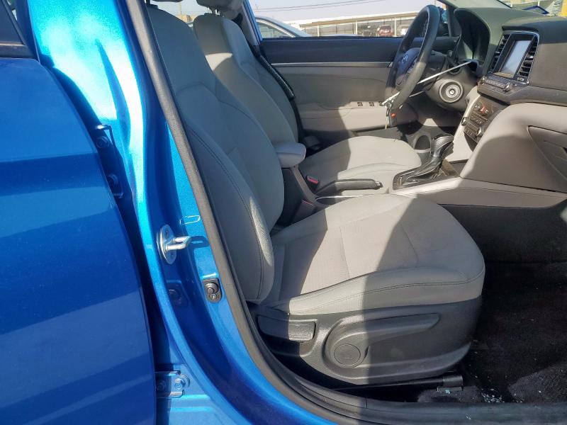  HYUNDAI ELANTRA 2017 Синий