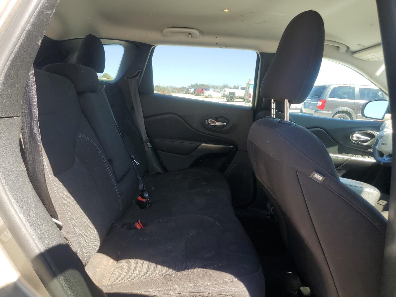 2020 Jeep Grand Cherokee - Image 12