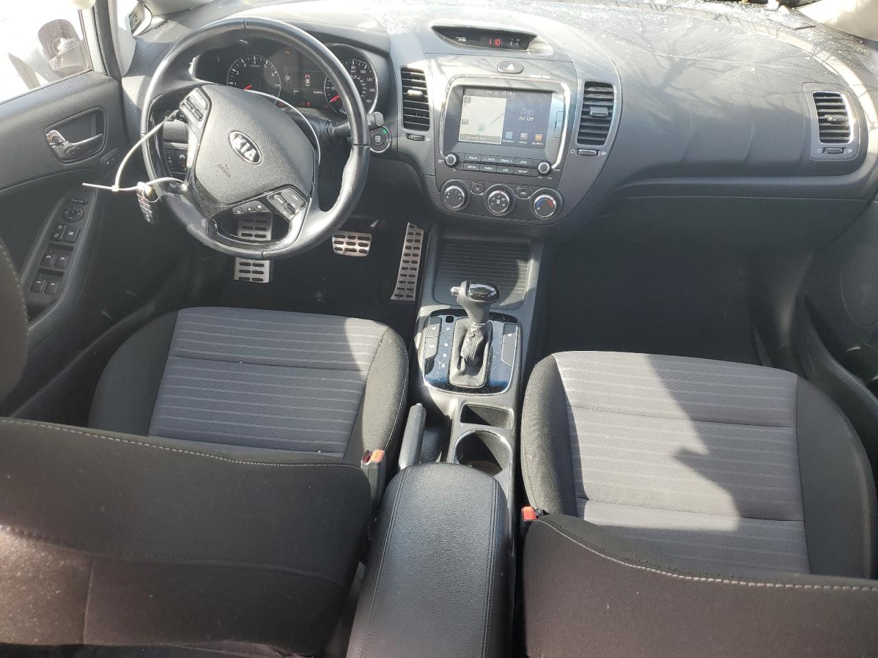 2017 Kia Forte - Image 8