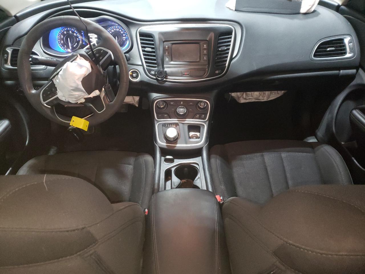 2016 Chrysler 200 - Image 8