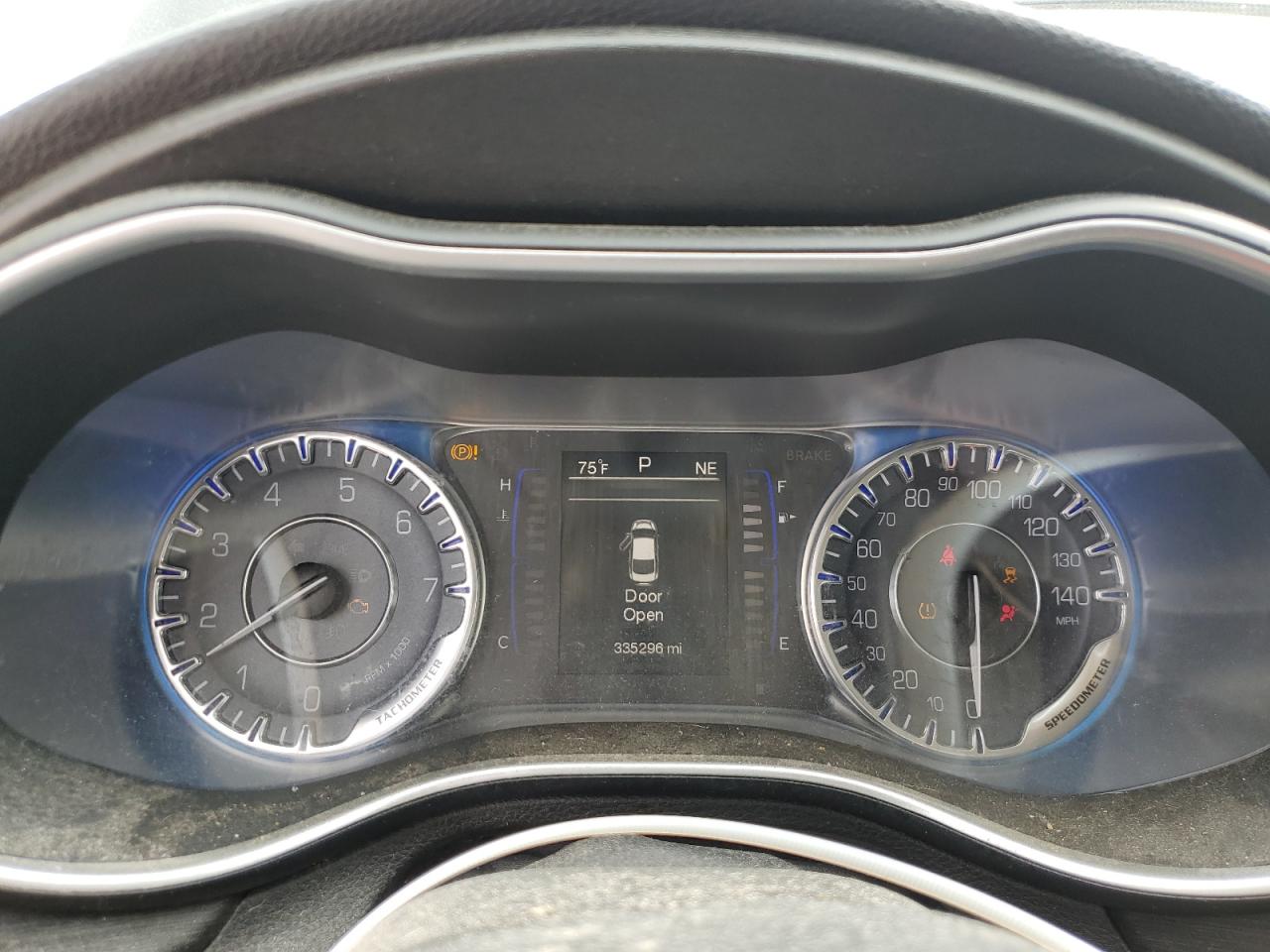 2015 Chrysler 200 - Image 9