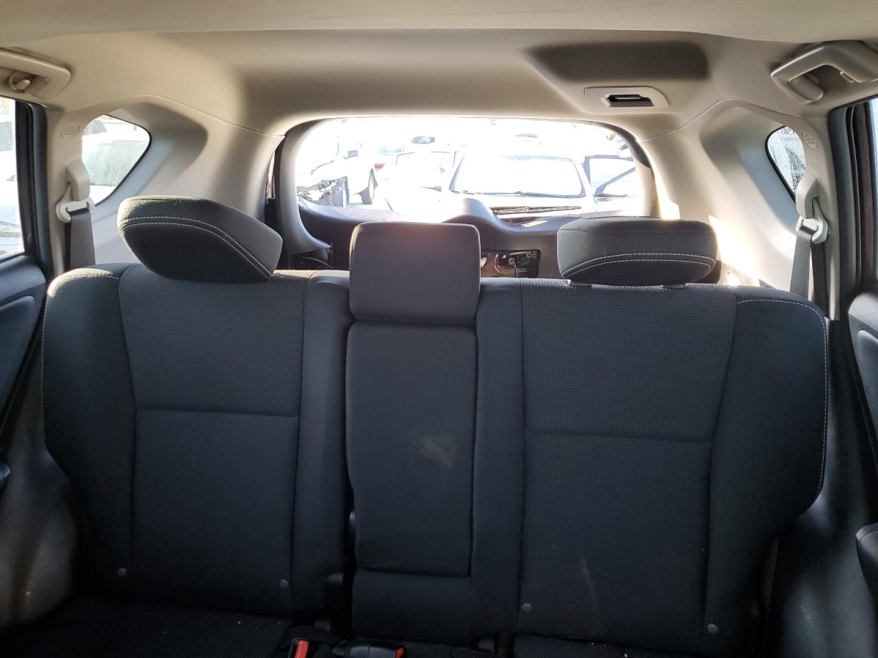 2017 Toyota RAV 4 - Image 10