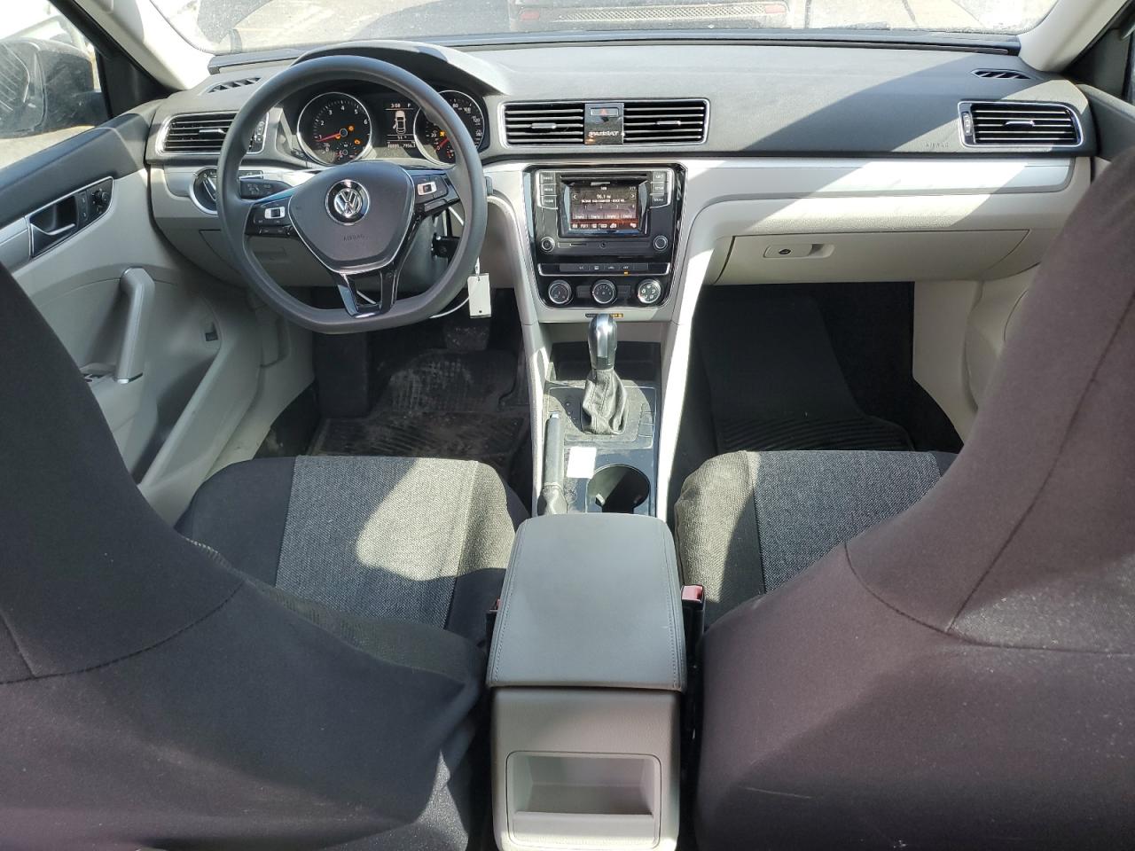 2018 Volkswagen Passat - Image 8