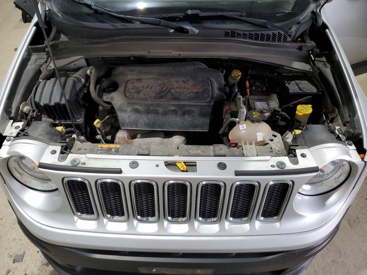 2017 Jeep Renegade - Image 12