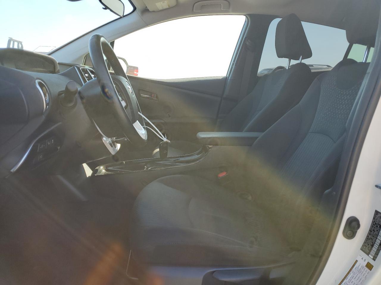 2018 Toyota Prius - Image 7