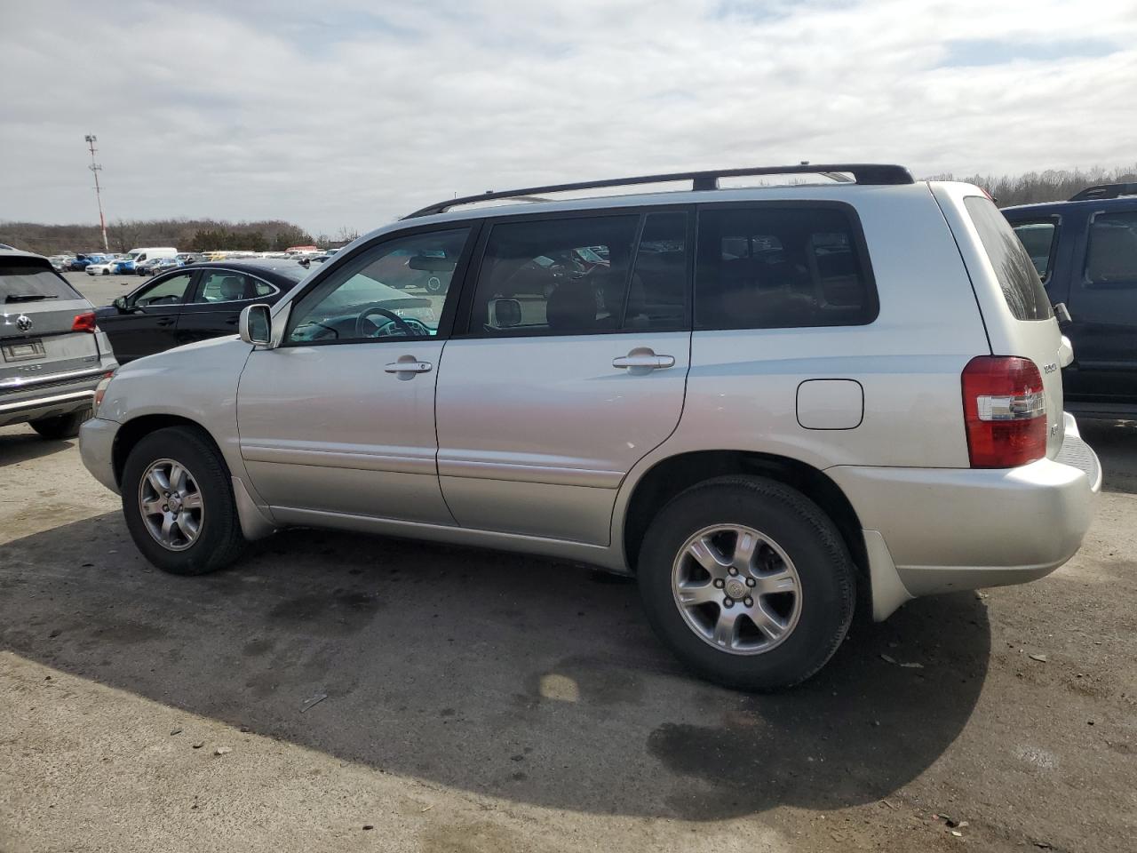 2004 Toyota Highlander - Image 2