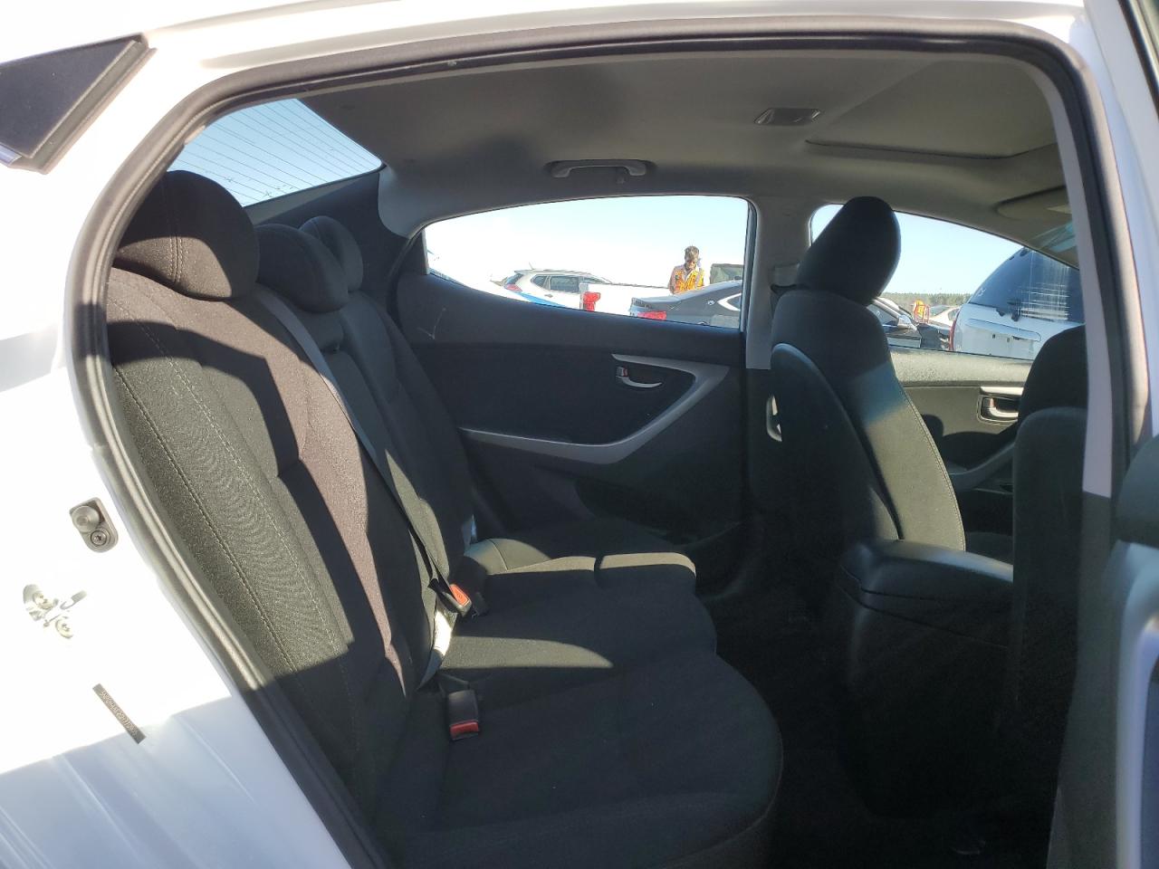 2016 Hyundai Elantra - Image 10