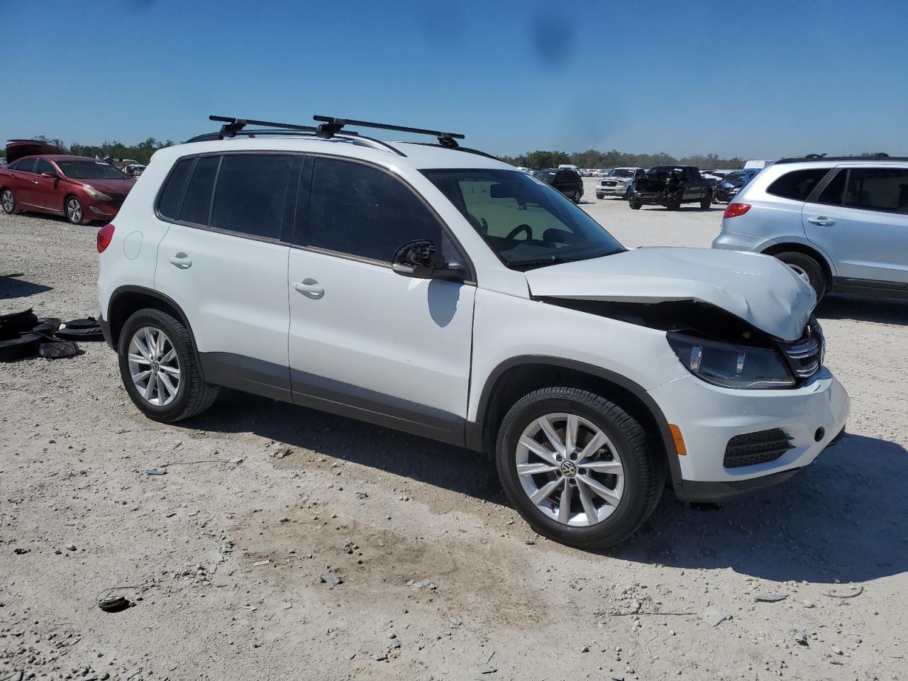 2017 Volkswagen Tiguan - Image 4