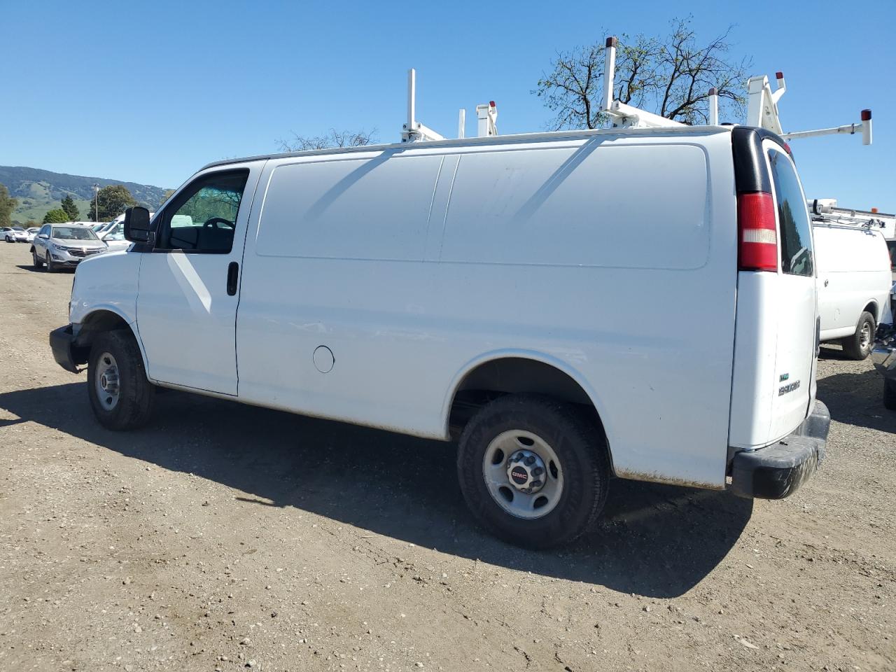 2010 GMC Savana - Image 2