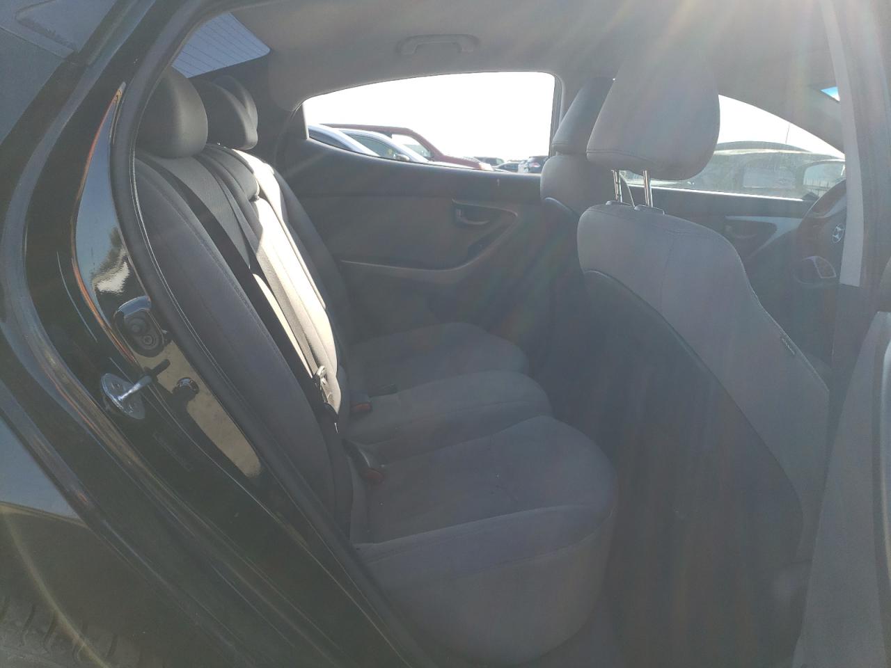 2013 Hyundai Elantra - Image 10