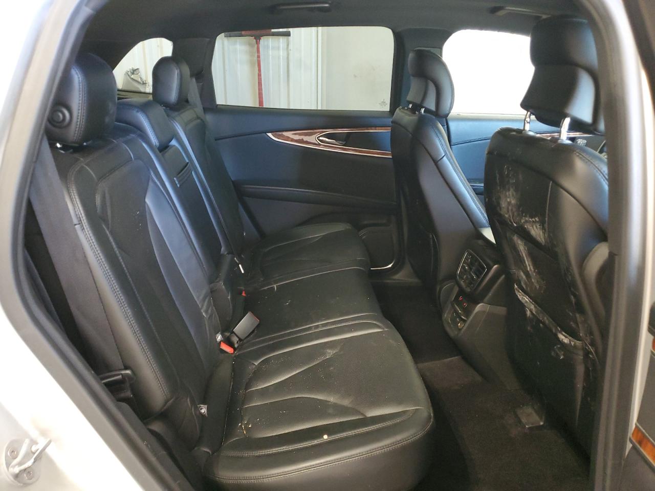 2016 Lincoln MKX - Image 11