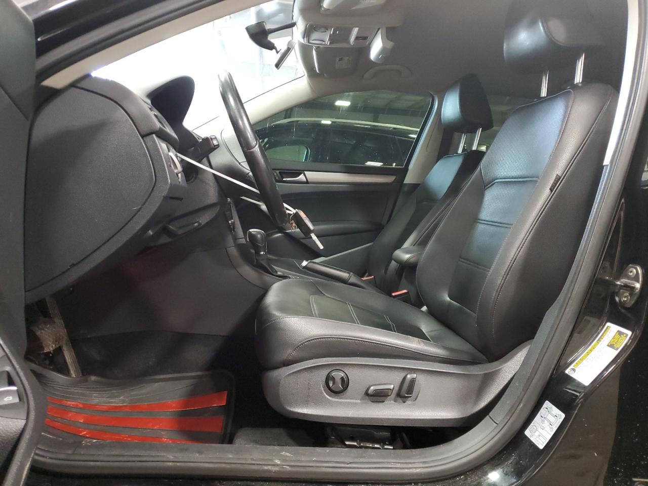 2014 Volkswagen Passat - Image 7