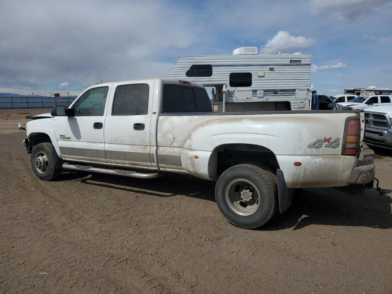 2005 GMC Sierra - Image 2