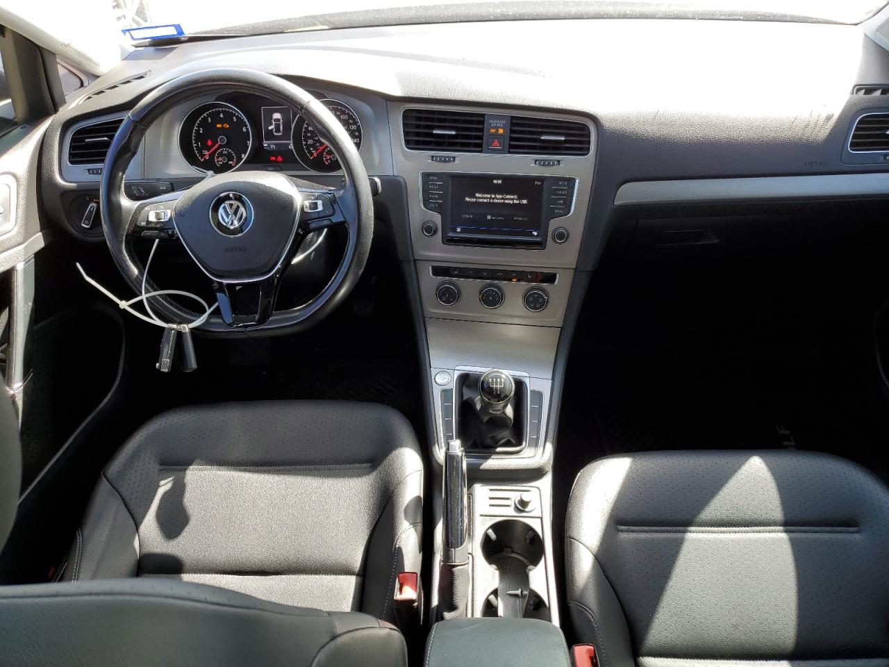 2017 Volkswagen Golf - Image 8