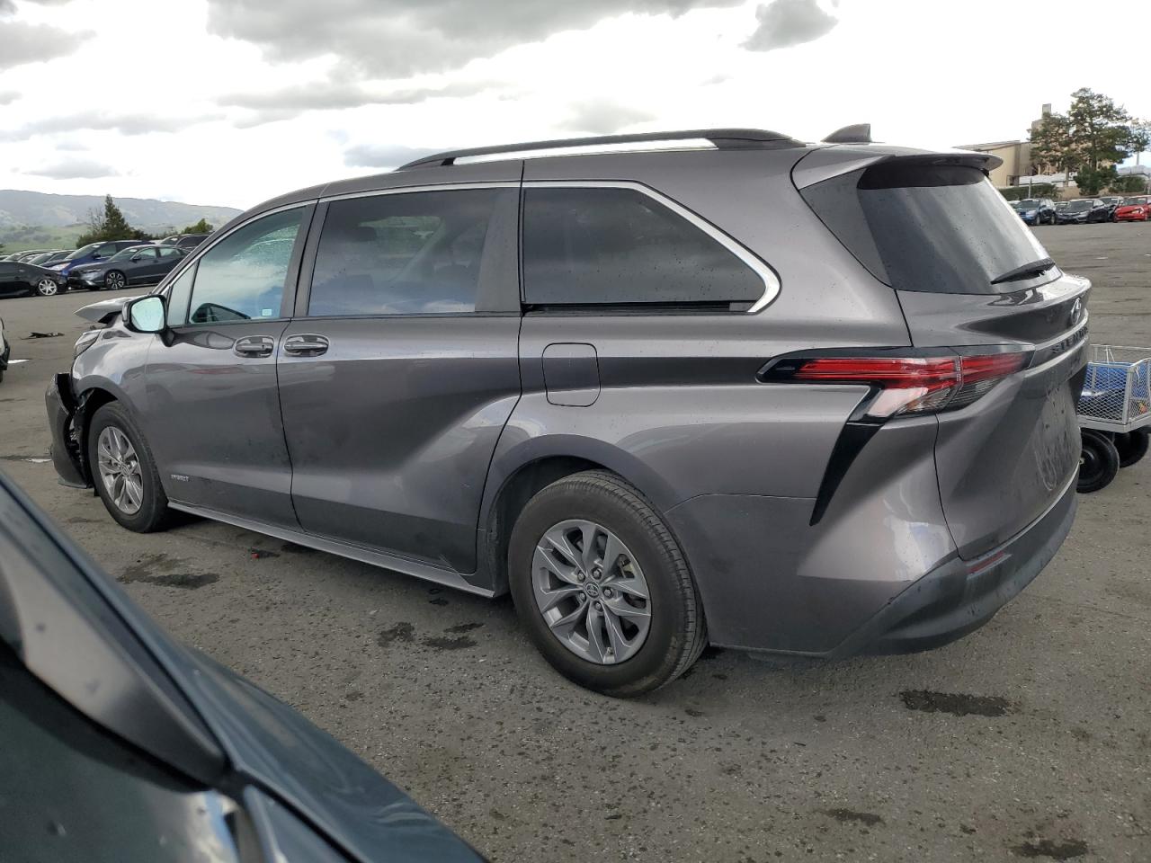 2021 Toyota Sienna - Image 2