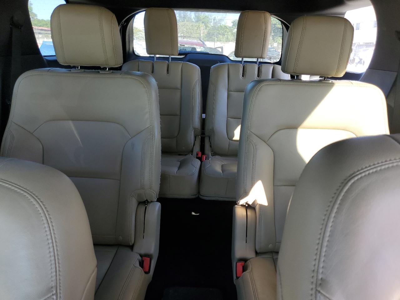 2016 Ford Explorer - Image 10