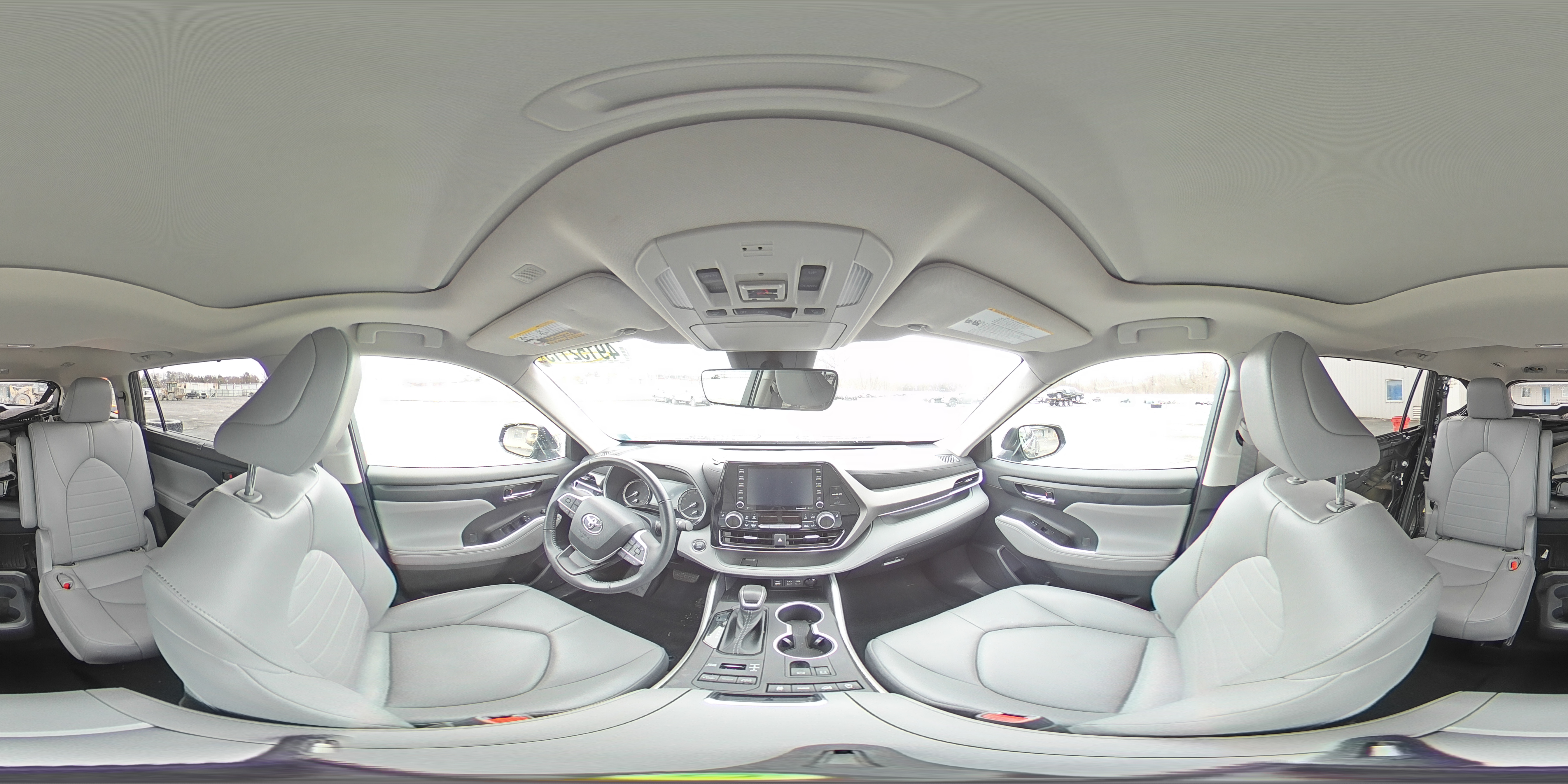 2022 Toyota Highlander - Image 13