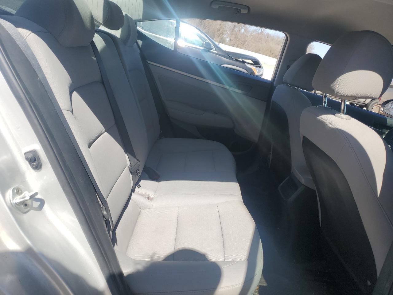 2018 Hyundai Elantra - Image 10