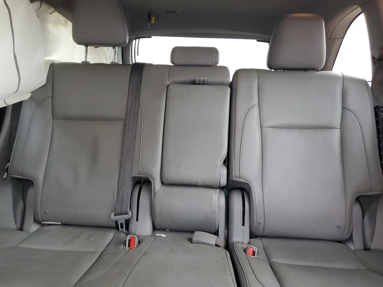 2015 Toyota Highlander - Image 10