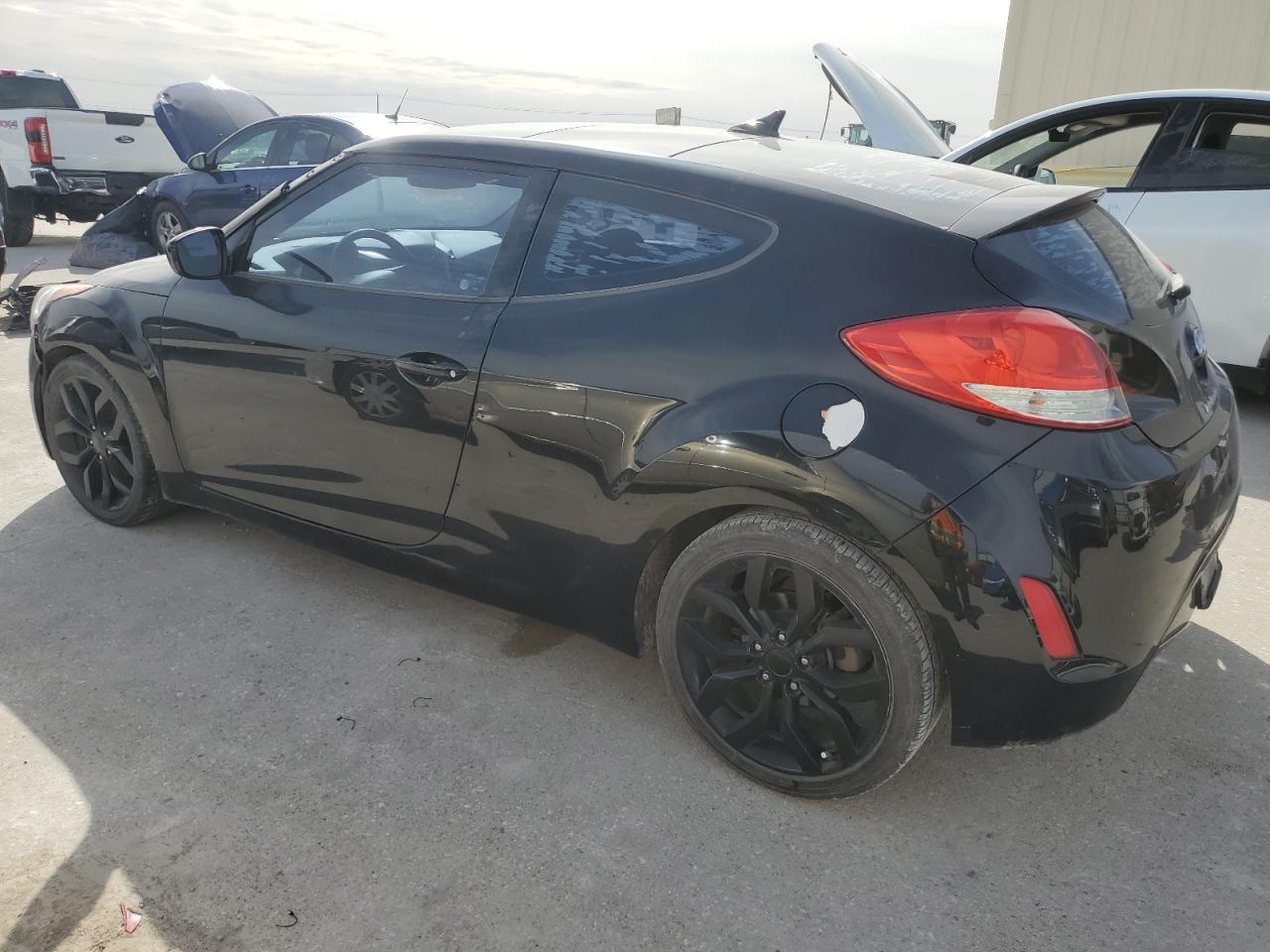 2013 Hyundai Veloster - Image 2