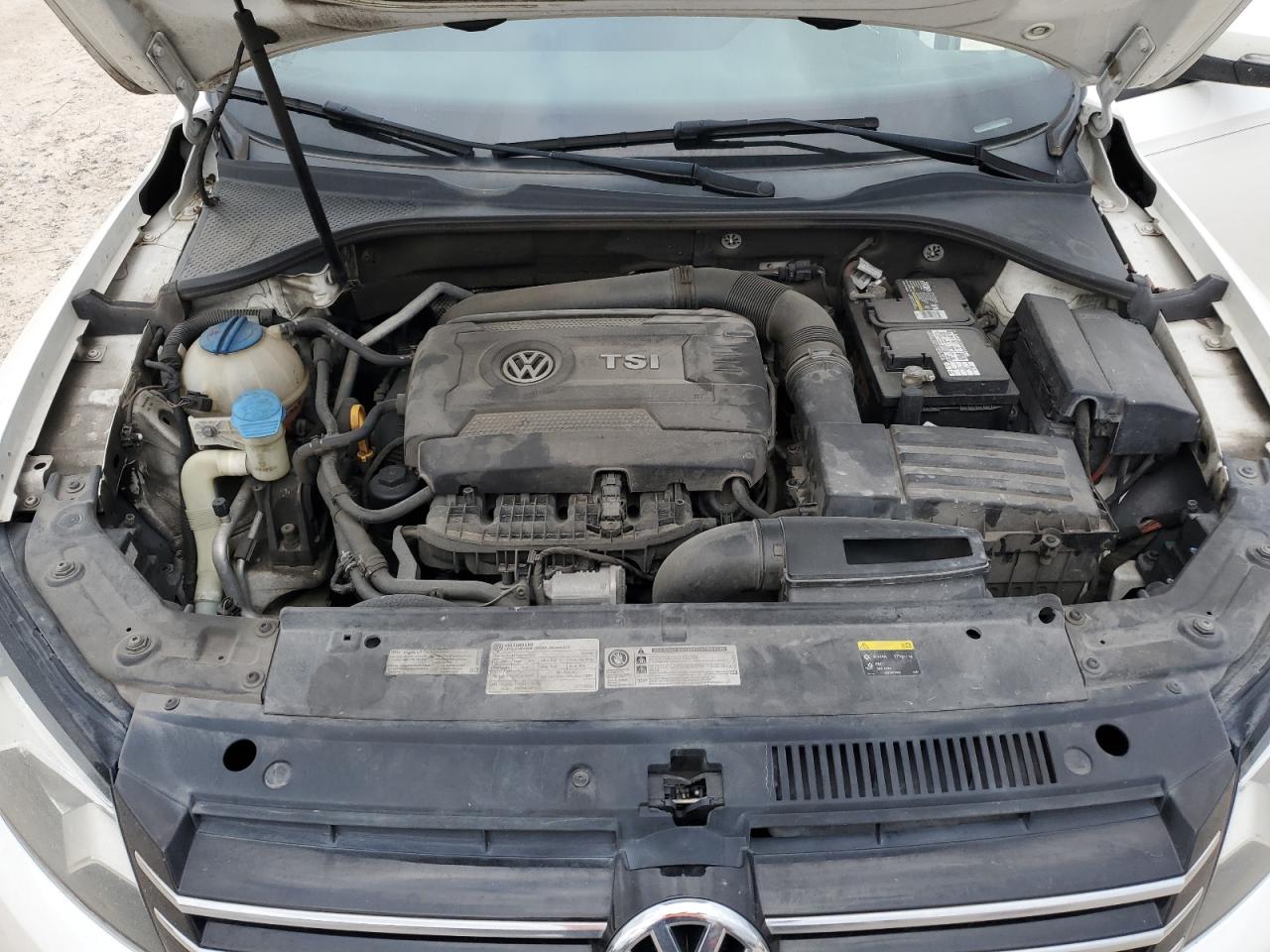 2015 Volkswagen Passat - Image 11