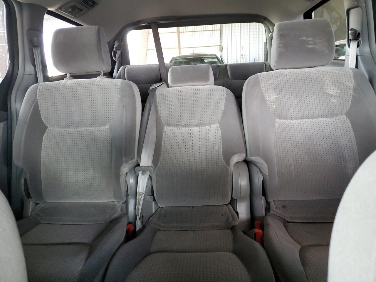 2008 Toyota Sienna - Image 10