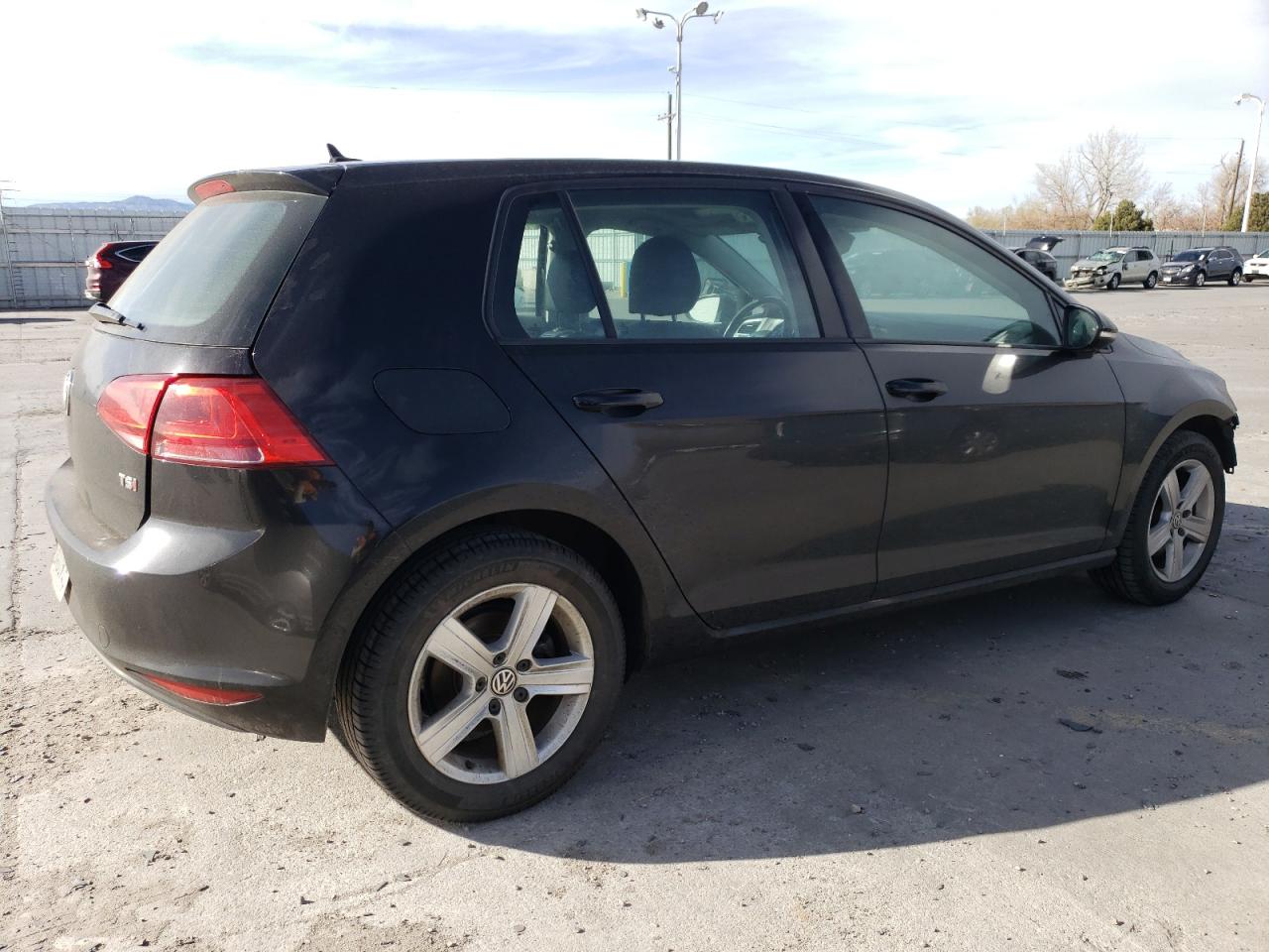2017 Volkswagen Golf - Image 3