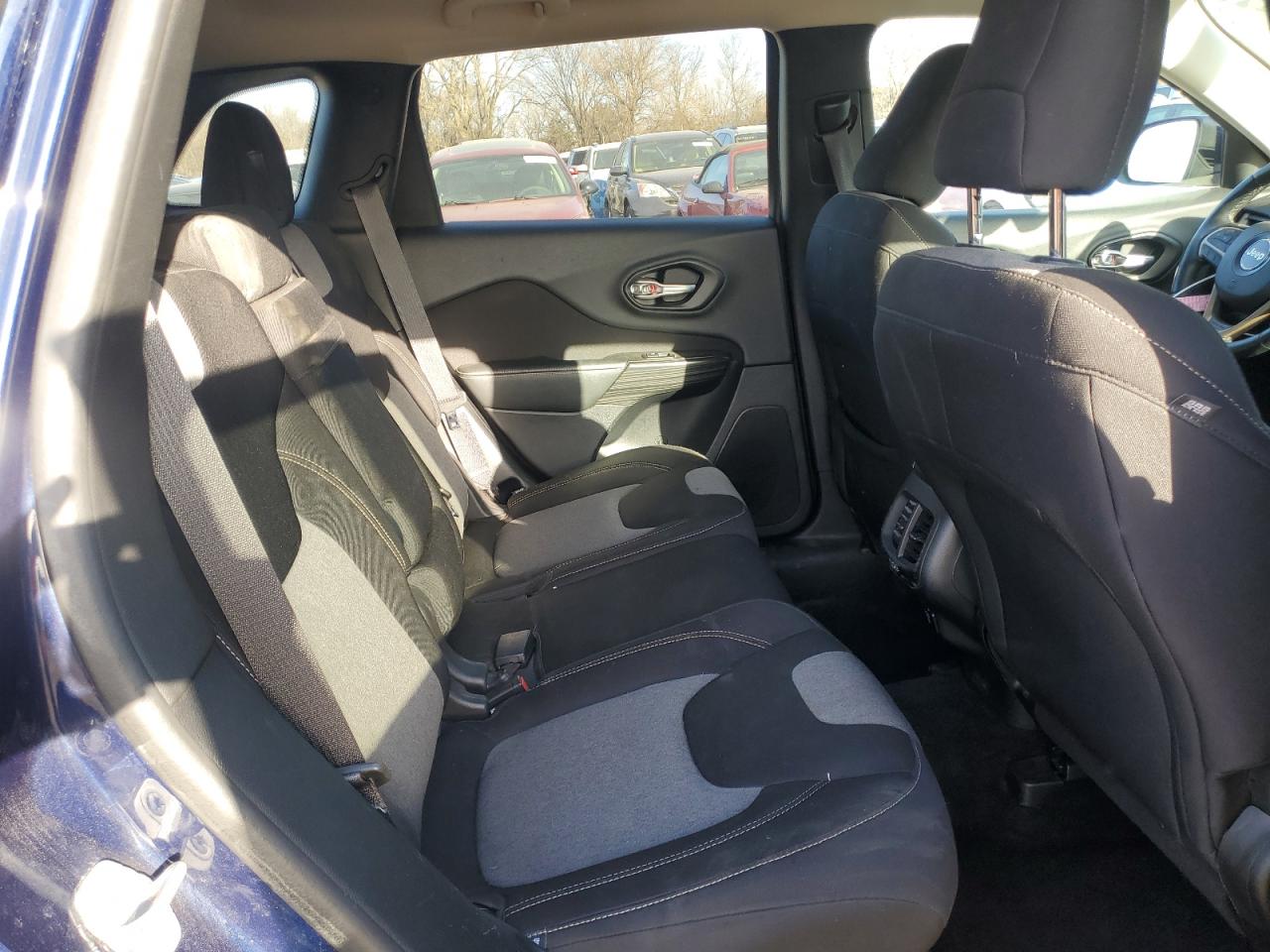 2014 Jeep Grand Cherokee - Image 11