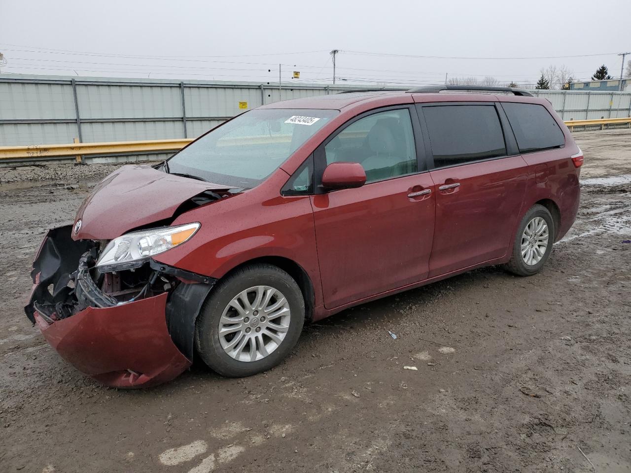 2016 Toyota Sienna Xle for Sale in Dyer, IN - Front End