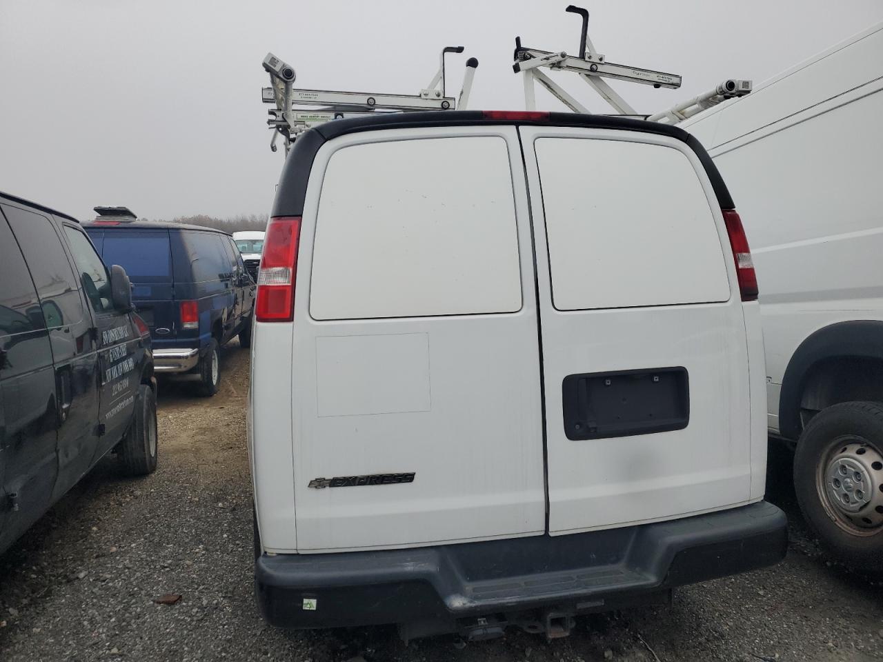 2018 Chevrolet Express G2500 VIN: 1GCWGAFG9J1165489 Lot: 82383924