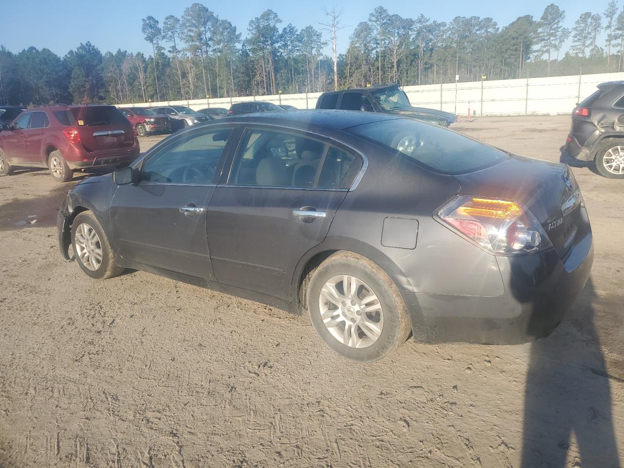 2010 Nissan Altima - Image 2