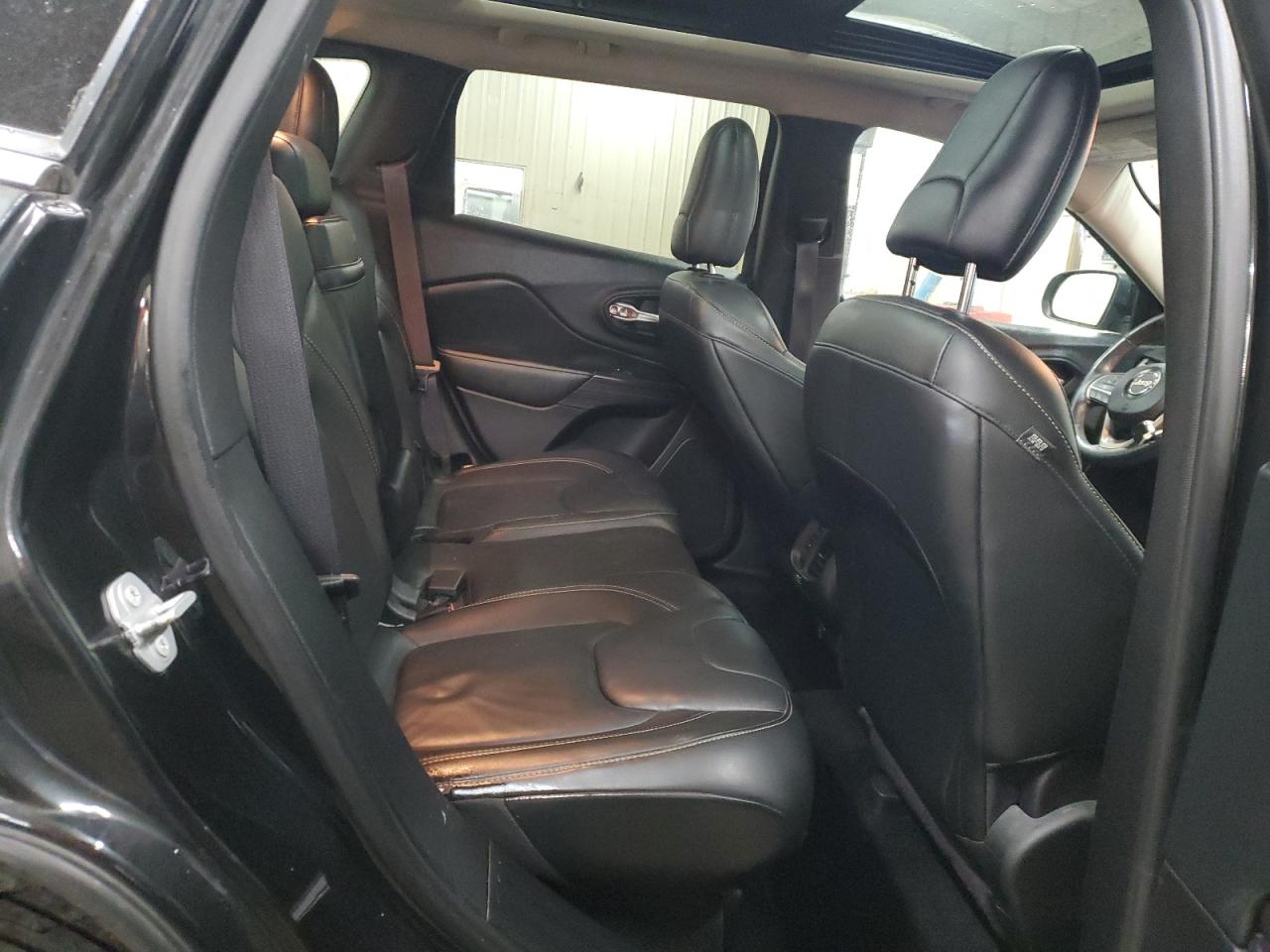 2015 Jeep Grand Cherokee - Image 11