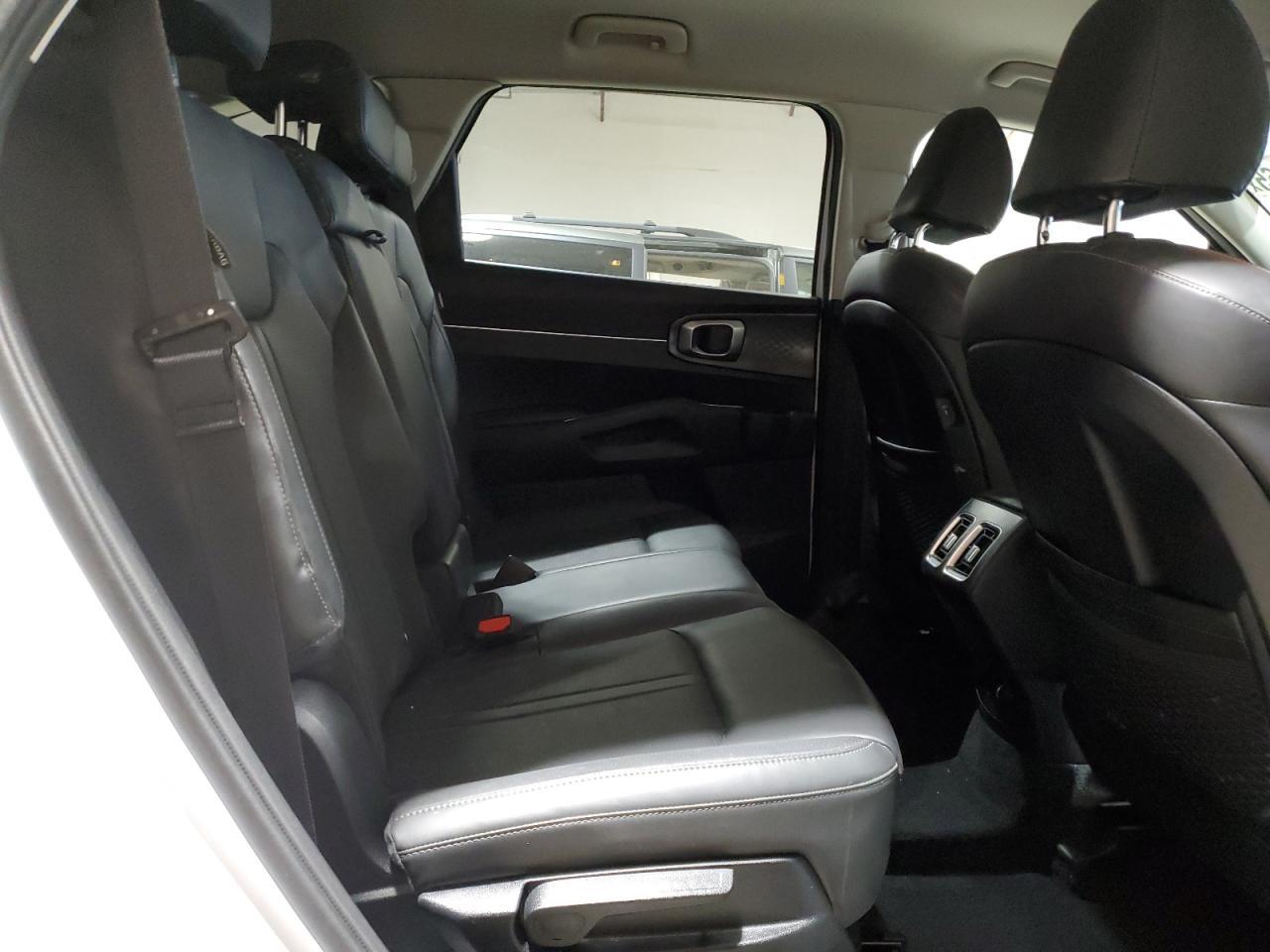 2024 Kia Sorento - Image 11
