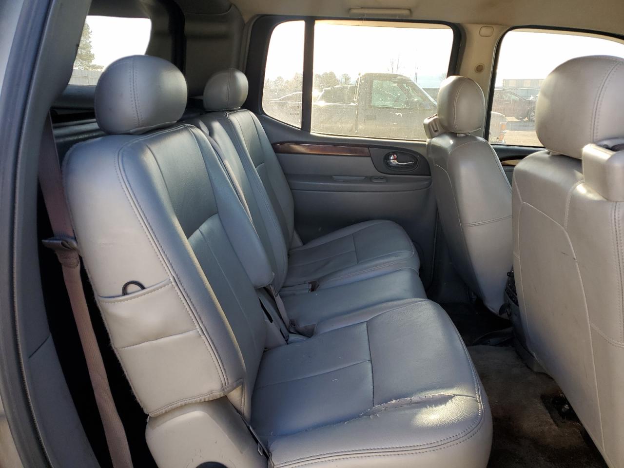 2005 GMC Envoy - Image 11