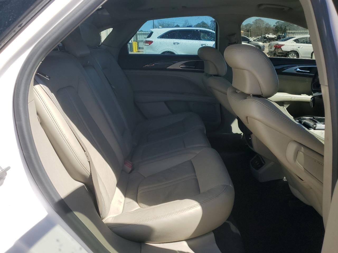 2017 Lincoln MKZ - Image 10