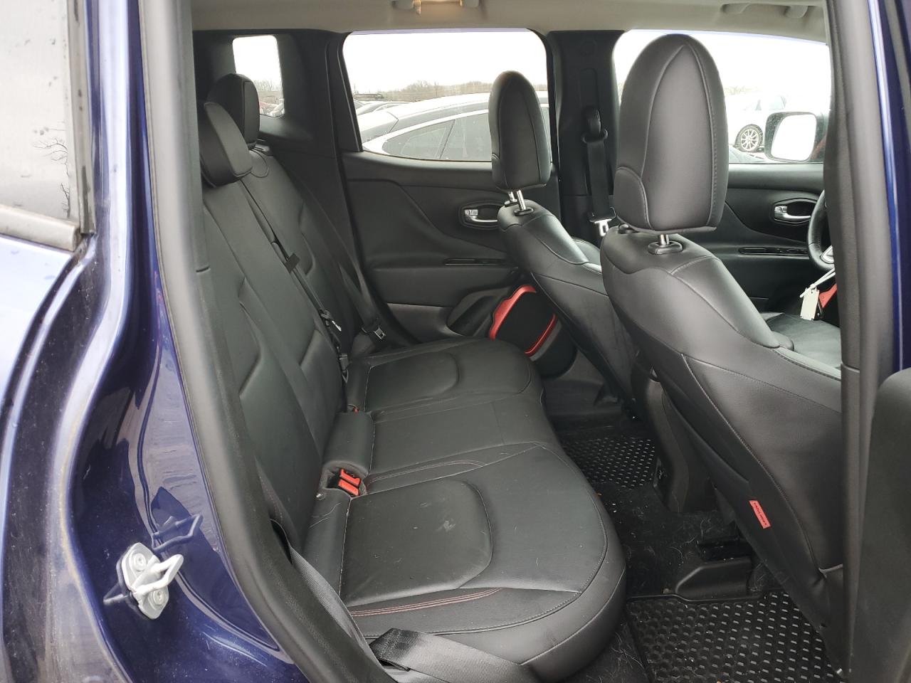 2016 Jeep Renegade - Image 11