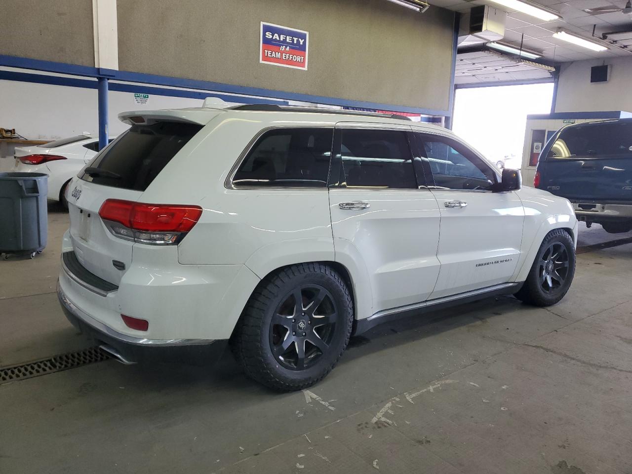 2014 Jeep Grand Cherokee - Image 3
