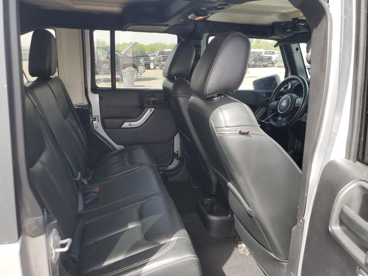 2015 Jeep Wrangler - Image 10