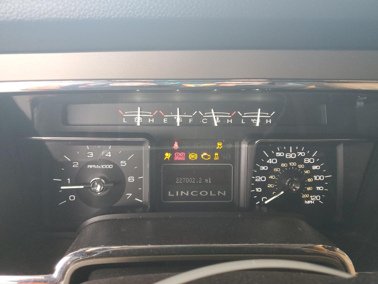 2013 Lincoln Navigator - Image 9