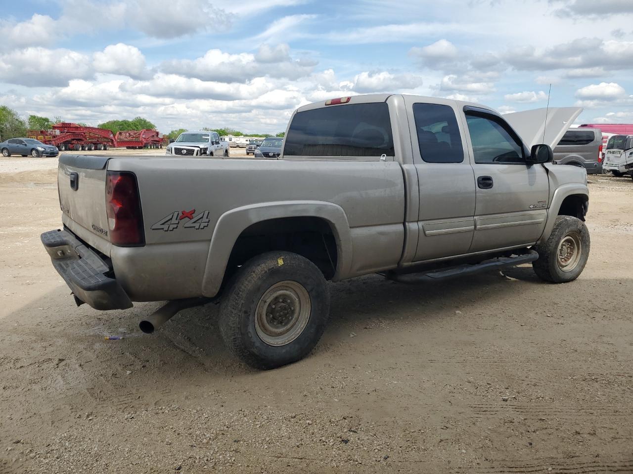 2004 Chevrolet Silverado - Image 3