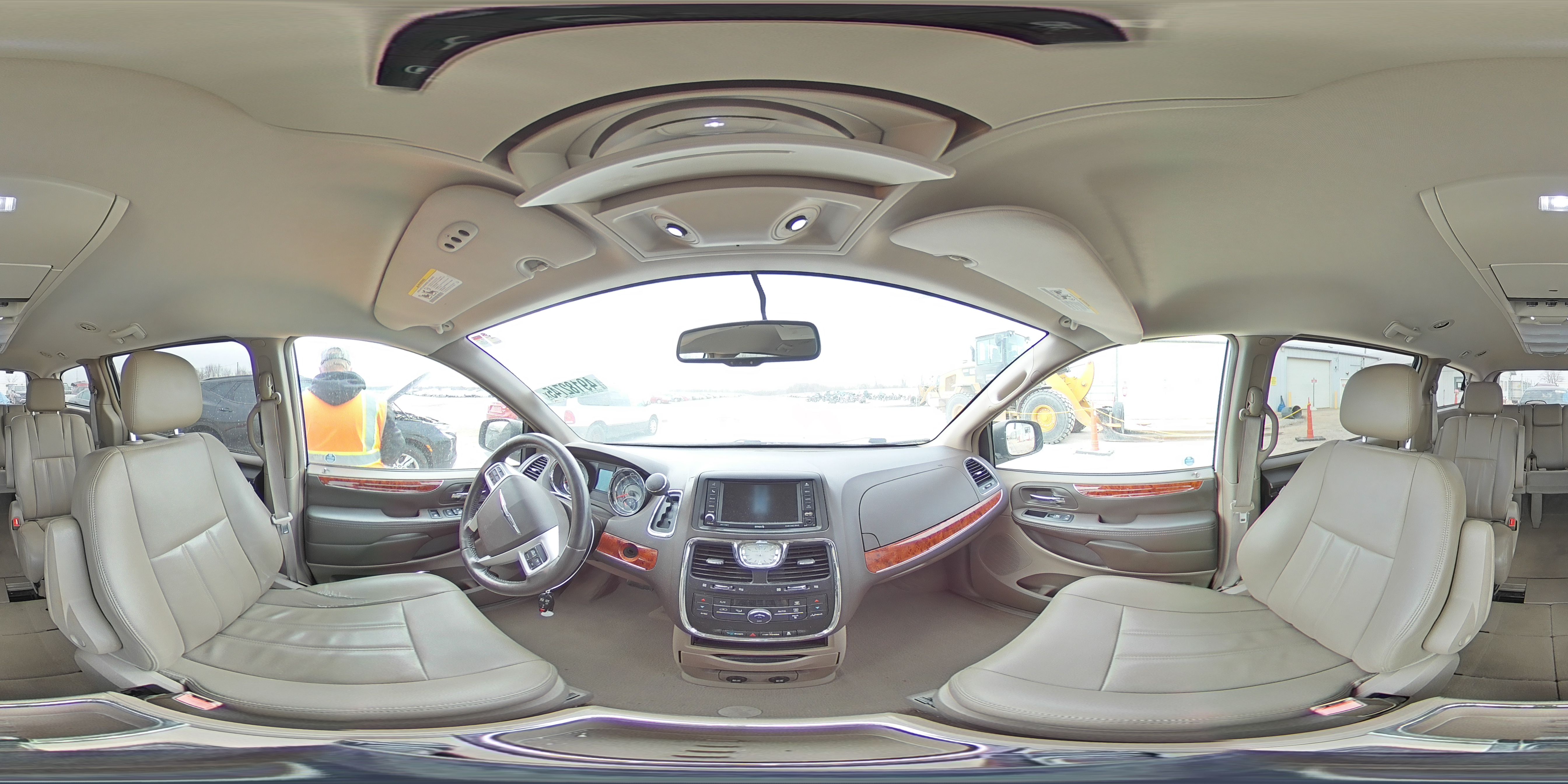 2015 Chrysler Town & Country - Image 15