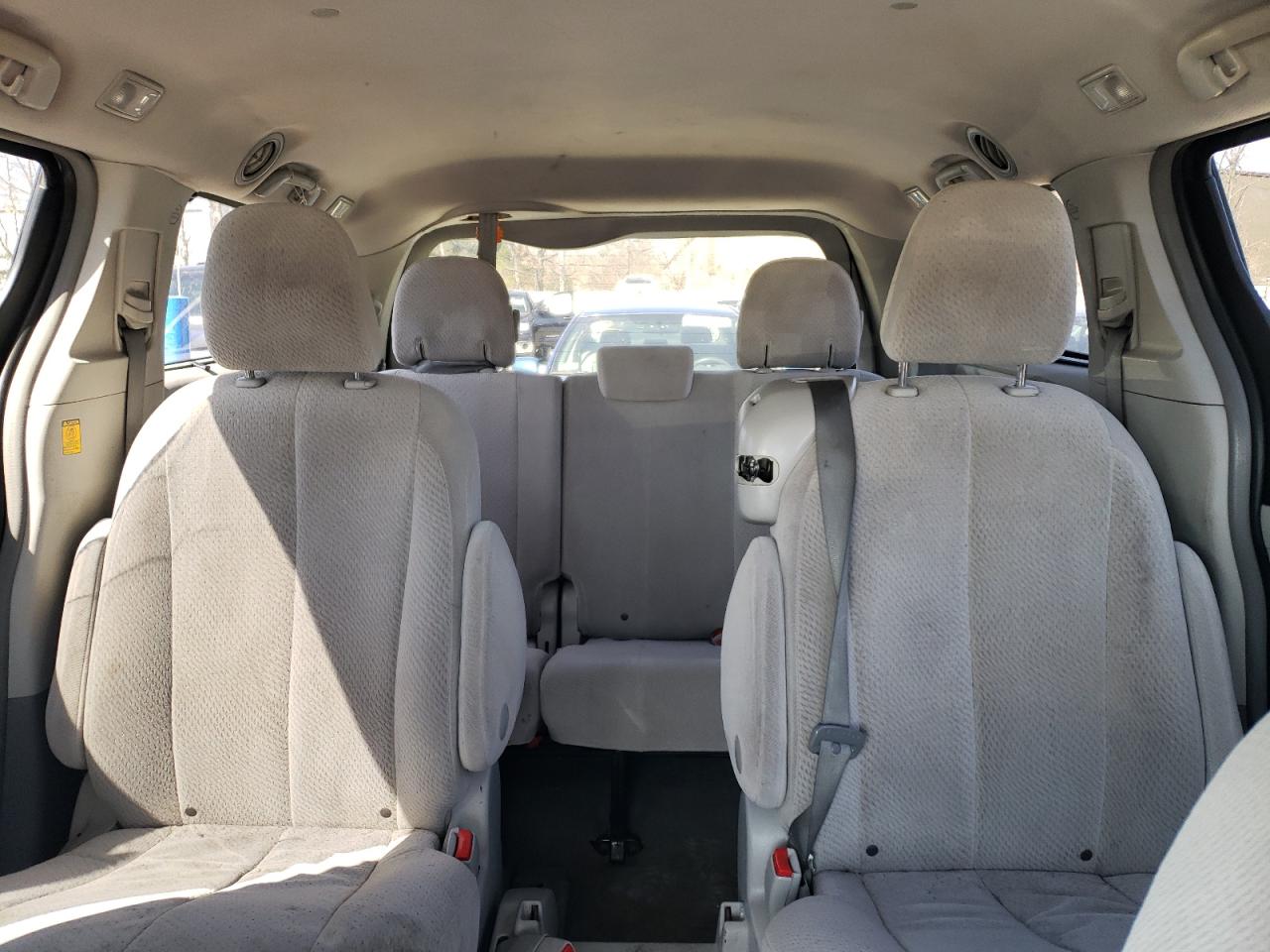 2013 Toyota Sienna - Image 10