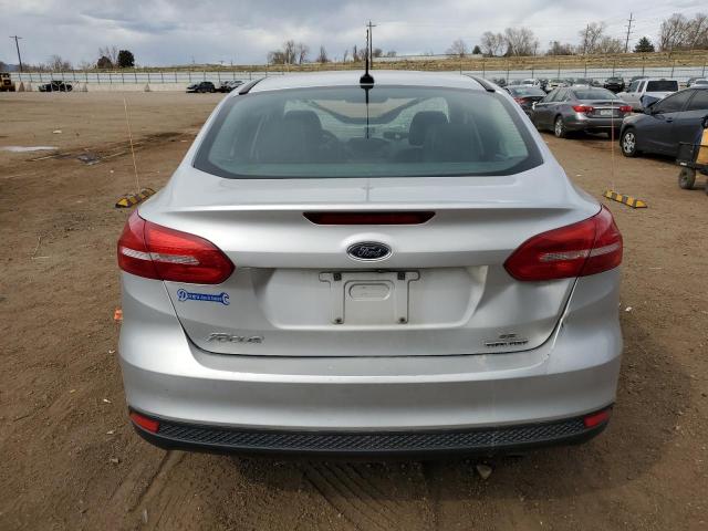 Sedans FORD FOCUS 2016 Srebrny