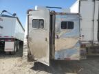 1998 Featherlite Horse Trailer იყიდება Wichita-ში, KS - Rear End