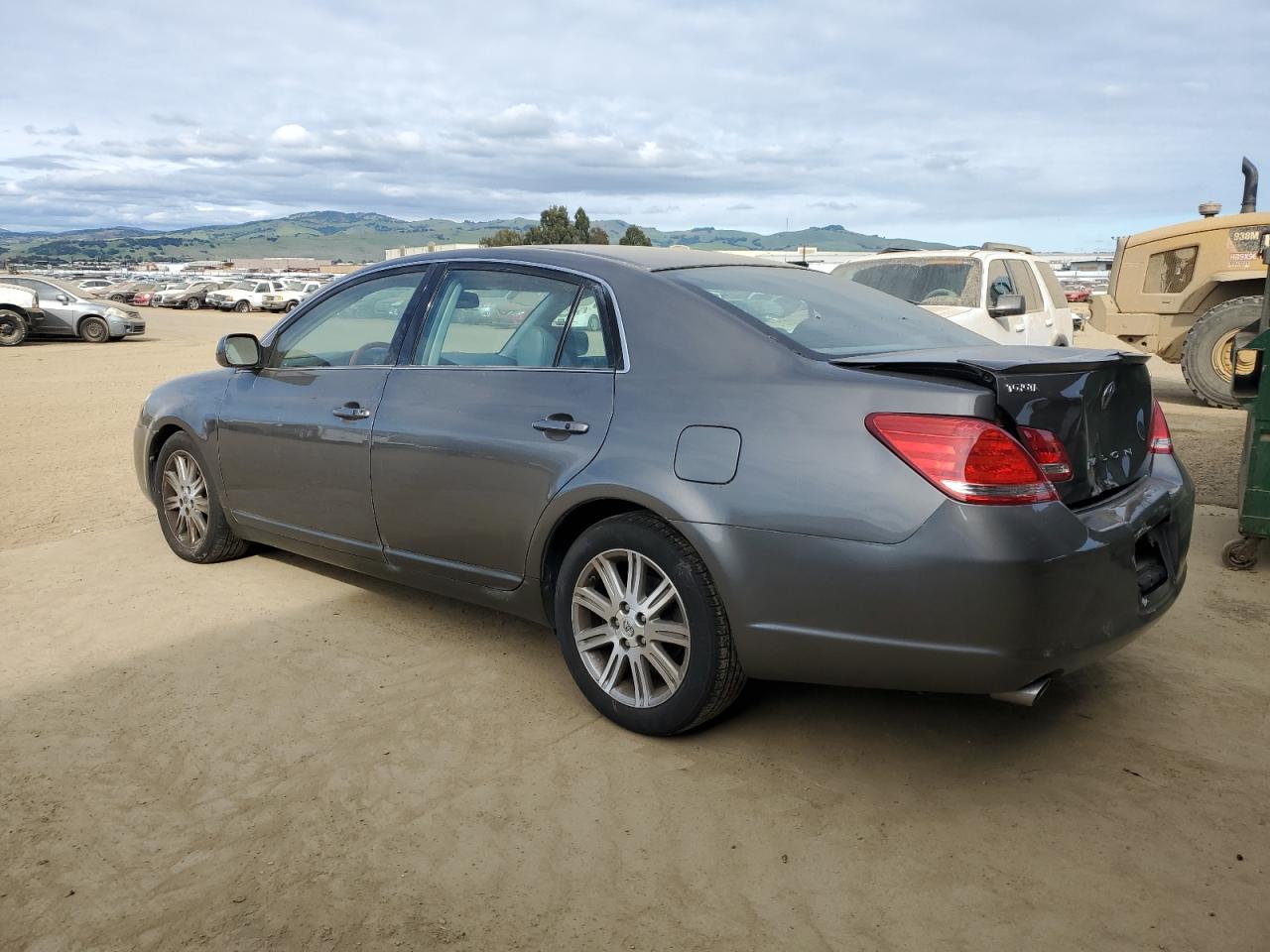 2007 Toyota Avalon - Image 2