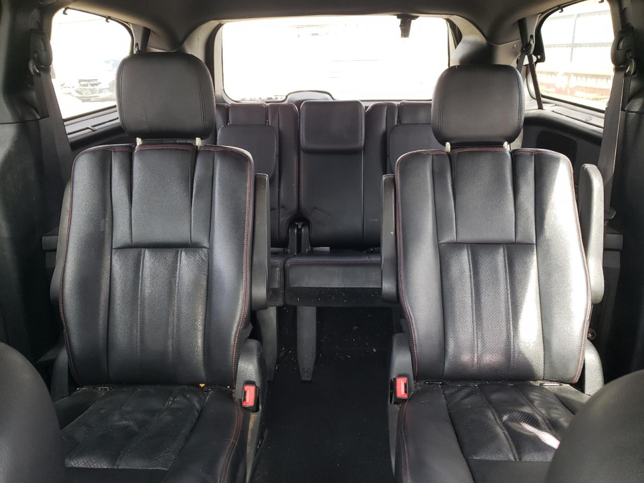 2017 Dodge Caravan - Image 10