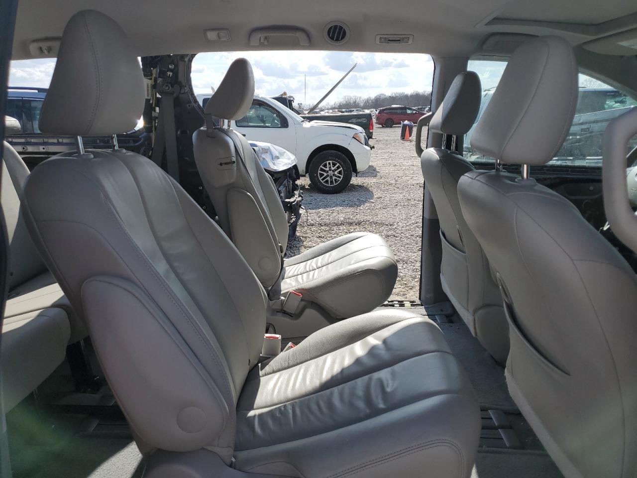 2014 Toyota Sienna - Image 11