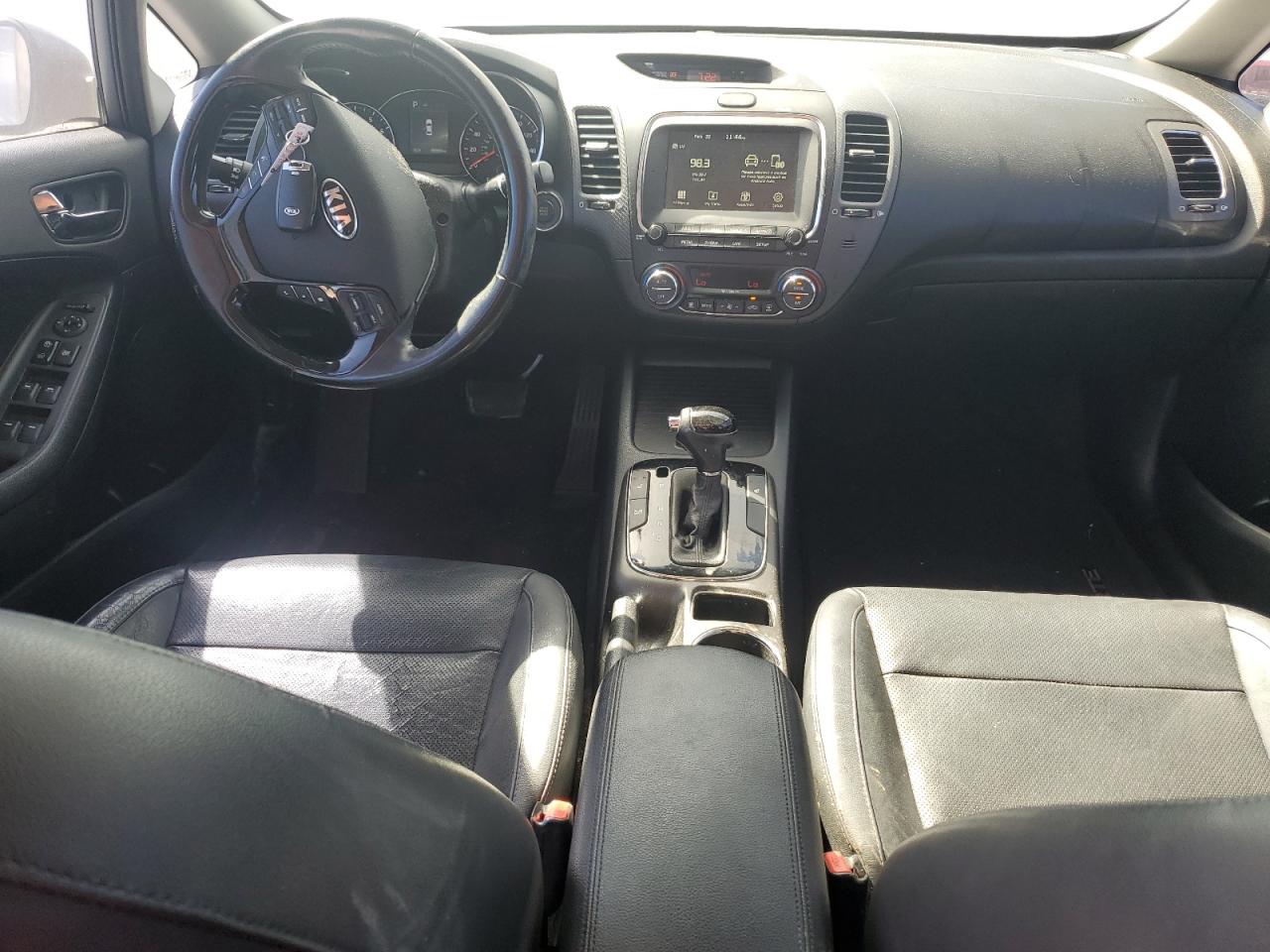 2017 Kia Forte - Image 8