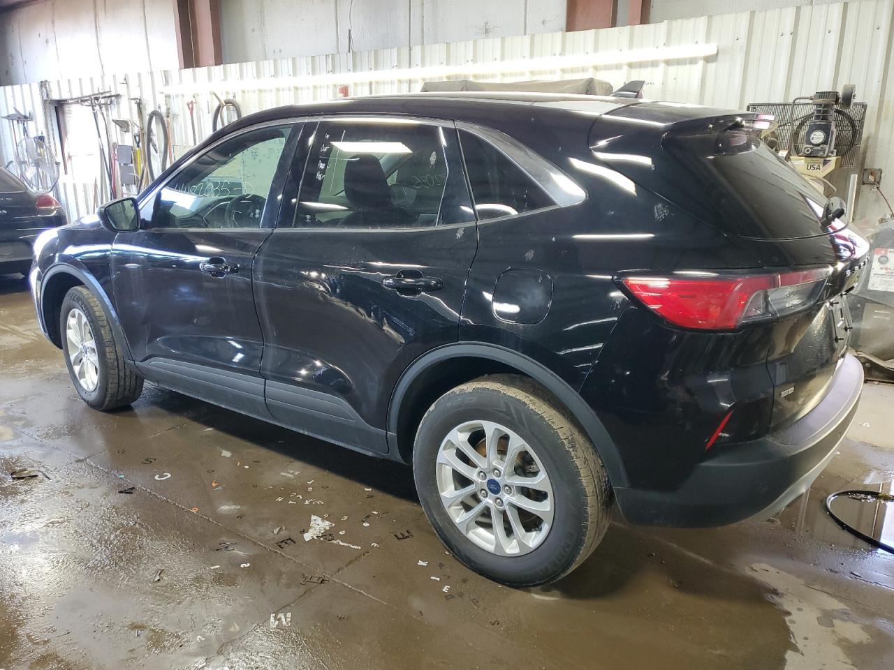 2022 Ford Escape - Image 2